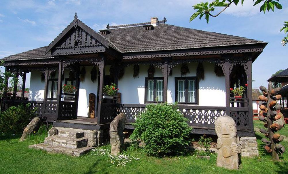 Muzeul Popa, deschis în casa unei familii de creatori populari, Neculai și Elena