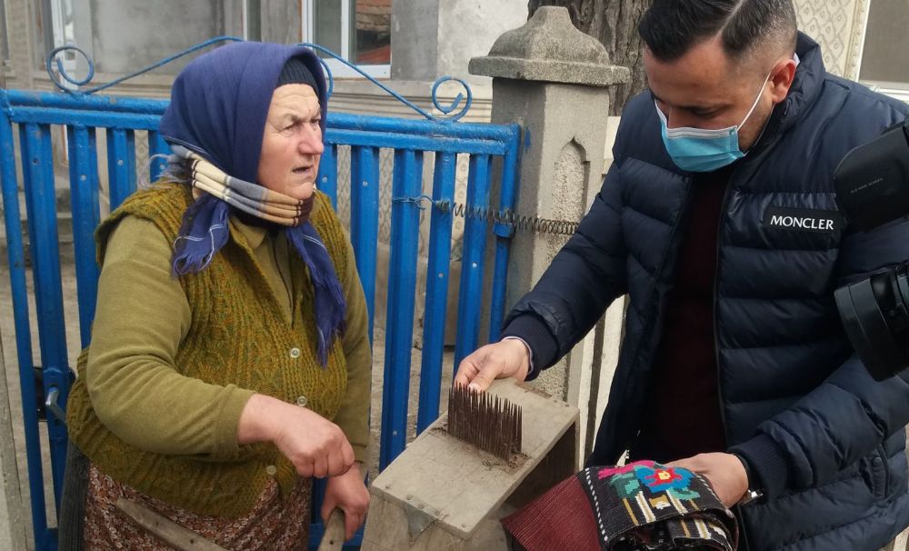 Muzeul popular de la Crâmpoia, pregătit de bunici pentru nepoţii plecaţi departe