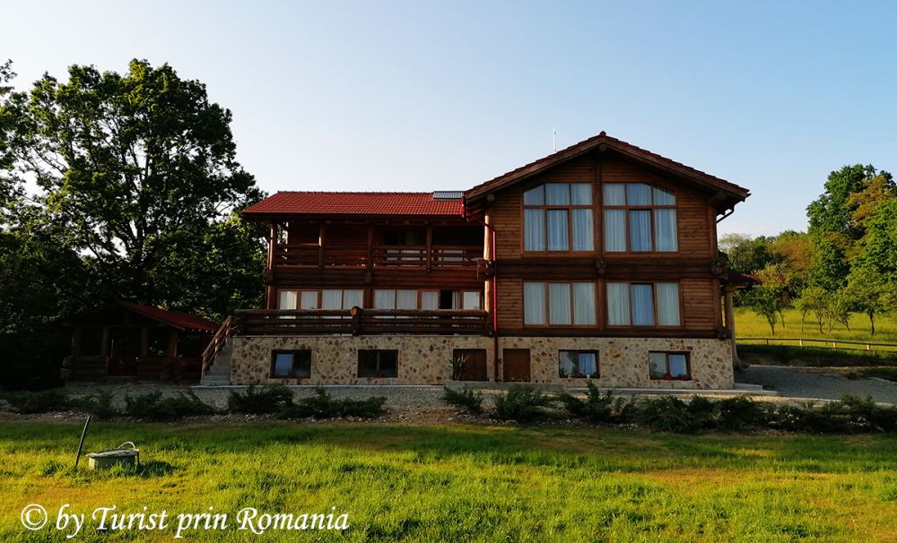 Ospitalitate, confort și eleganță, Cabana Izvorul Rece din Polovragi