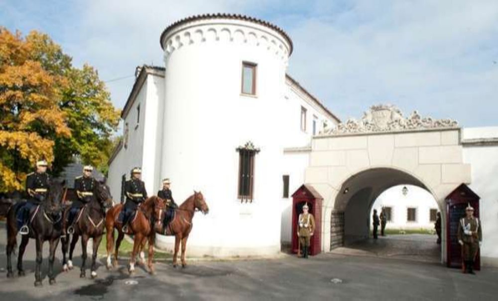 Palatul Elisabeta, deschis pentru vizitatori. Expoziții inedite cu decorațiile și uniformele Regelui Mihai I