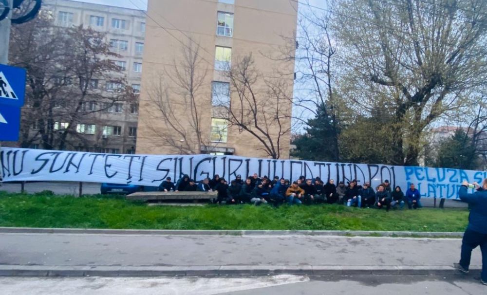 Peluza Sud 97, mesaj și coregrafie pentru medicii din Craiova care luptă cu coronavirusul: NU SUNTEȚI SINGURI, NU DAȚI ÎNAPOI! PELUZA SUD 97, ALĂTURI DE VOI!