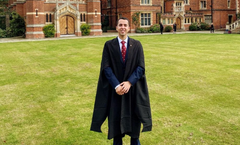 Performanţă! El este gorjeanul declarat cel mai bun student din Anglia