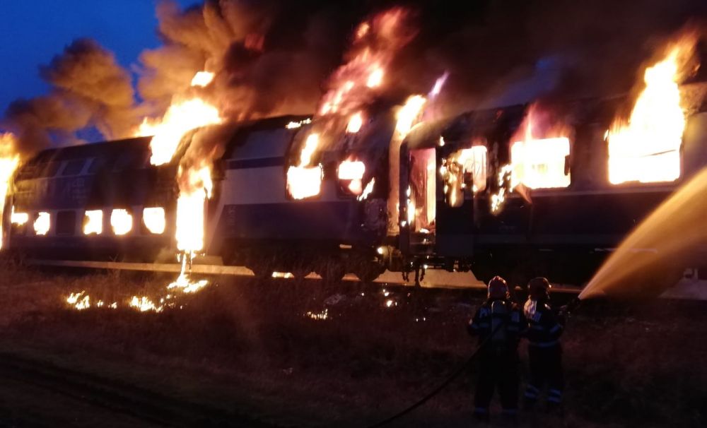 Personalul feroviar care a intervenit la incendiul trenului IR 1825 de marți seara a fost premiat de directorul general al CFR Călători