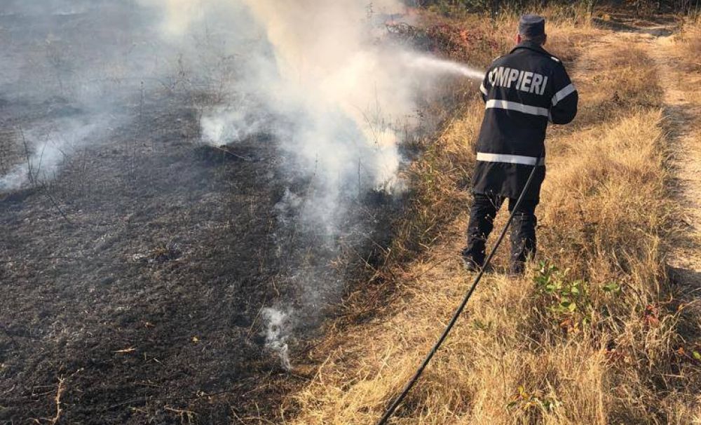 Peste 30 de situaţii de urgenţă şi 67 de cazuri medicale gestionate de pompierii mehedinţeni în această minivacanţă