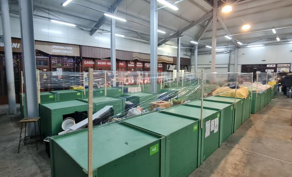 Piețele s-au deschis sâmbătă, cei din localitățile carantinate merg la vot fără declarație