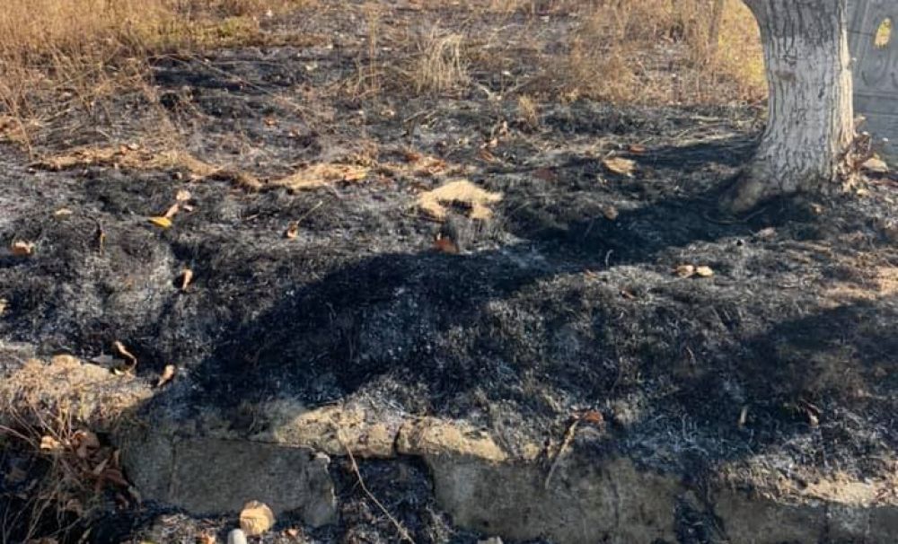 Piroman căutat de oamenii legii! Toaleta sediului de Poliţie din Laloşu a fost incendiată