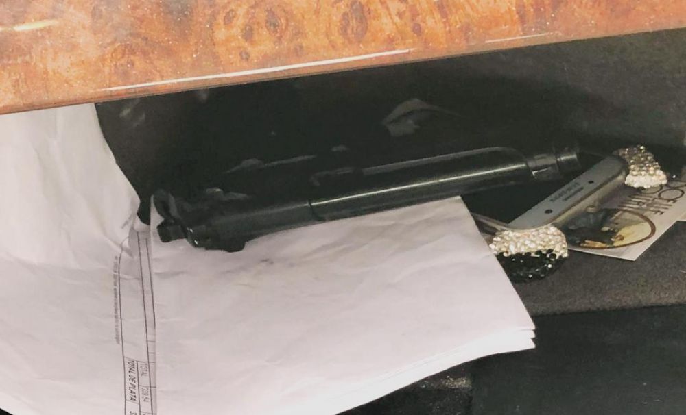 Pistol găsit într-o maşină,  în urma unui control în trafic