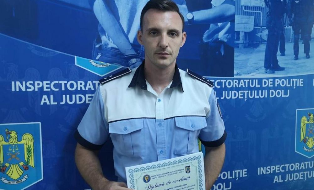 Poliţistul care a intervenit cu mâinile goale pentru dezarmarea unui infractor, felicitat de superiori