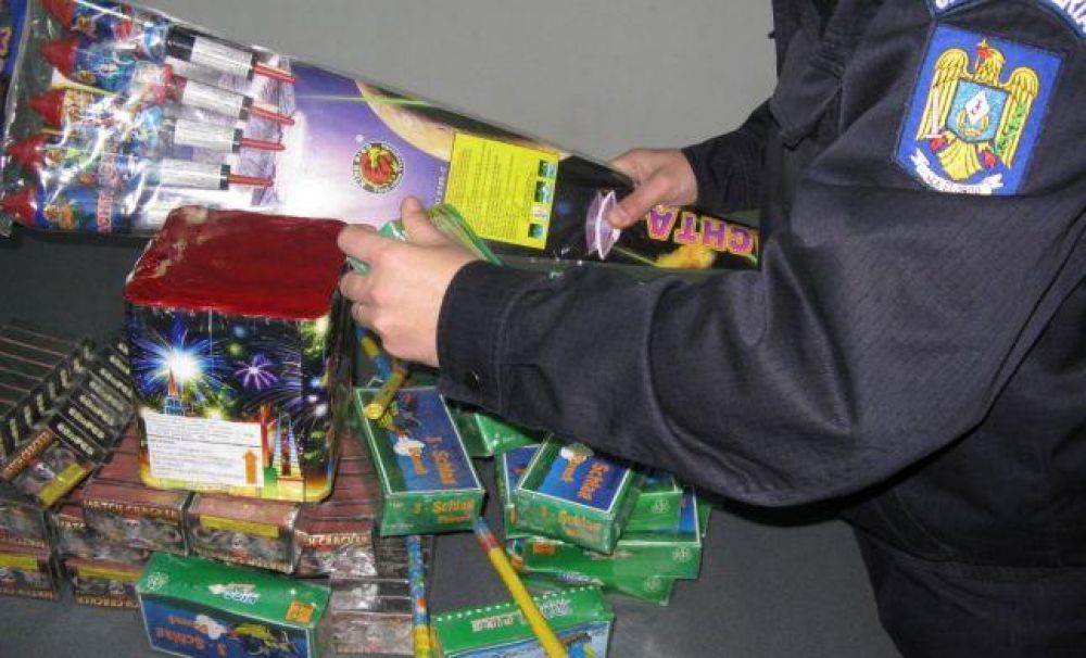 Poliţiştii fac controale la societăţile comerciale care vând articole pirotehnice