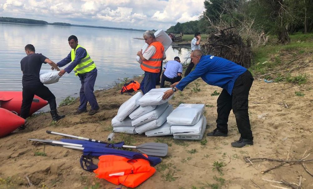 Poluare pe Dunăre! Se acţionează pentru a stopa poluarea cu produs petrolier