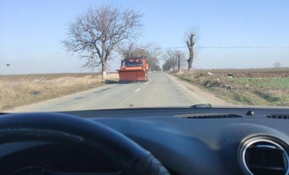 Poziţia CNAIR: Utilajul de deszăpezire ....mătura crengile de copaci