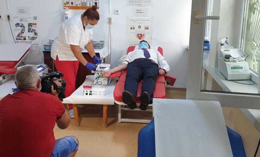 Prefectul de Olt, vindecat de virusul SARS-CoV-2, a donat sânge pentru prelucrarea plasmei COVID