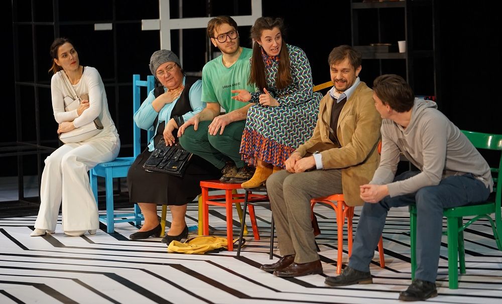 Premieră la Teatrul Național Marin Sorescu Craiova: TOC TOC – o comedie delirantă despre un grup de pacienți cu TOC (tulburare obsesiv-compulsivă)