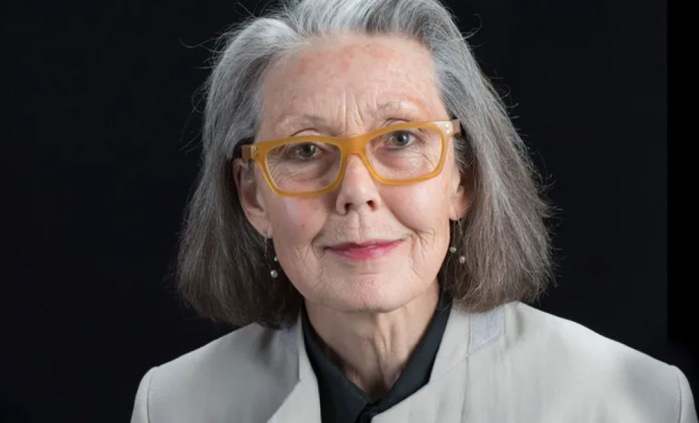Premiul Nobel pentru Literatură 2026: Anne Carson, poeta canadiană care a reinventat dialogul dintre Antichitate și literatura contemporană