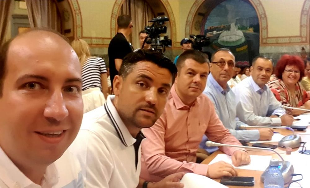 Primarul Genoiu și majoritatea PSD, blocați de liberalii craioveni să cumpere aspersoare pe timp de criză