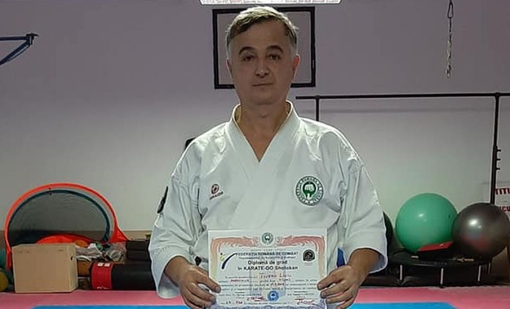 Primarul sensei din localitatea Scărişoara din judeţul Olt!  A luat  Centură Portocalie Shotokan Karate-Do