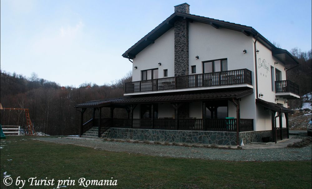 Rafinament, eleganță și bun gust la Ponoarele, lângă Podul lui Dumnezeu, Pensiunea La Făget