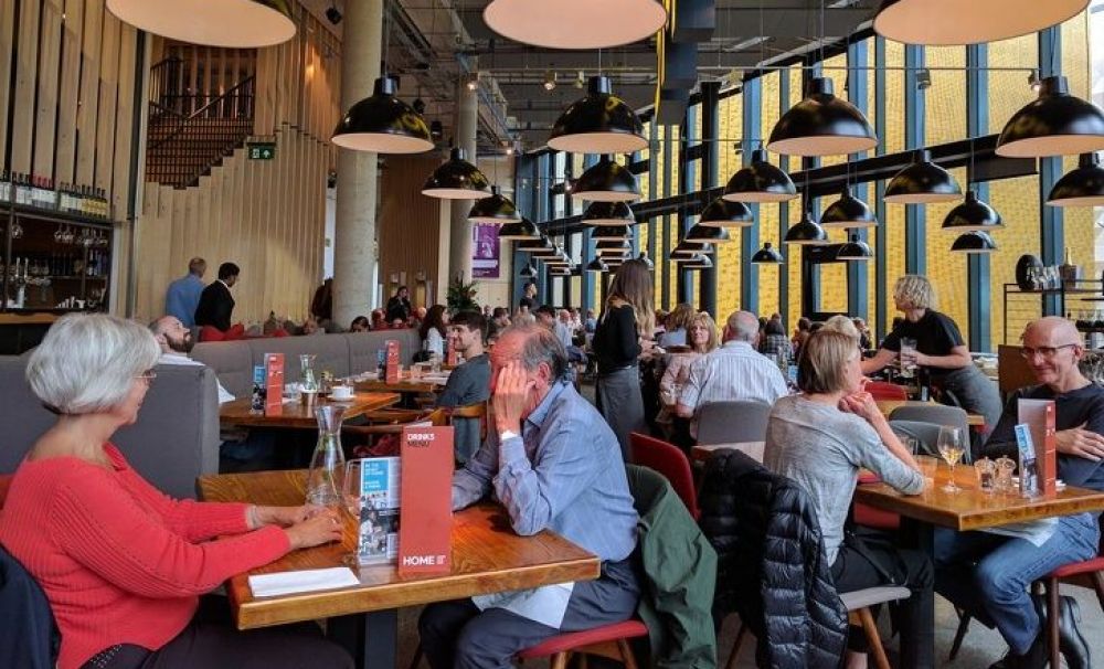 Restaurantele se redeschid de la 1 septembrie. Reprezentanții HoReCa au acceptat condițiile lui Arafat