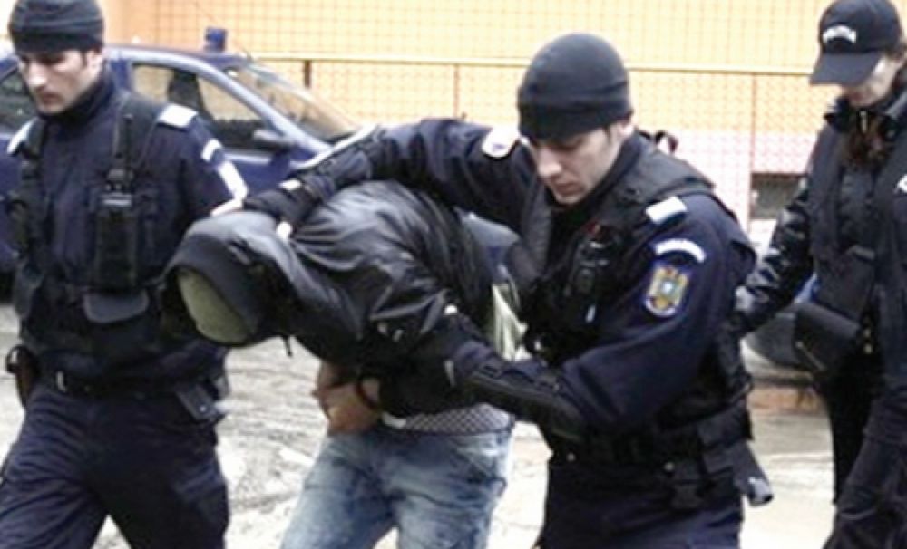 Ridicat de procurori!  Racola şi exploata sexual tinere în Italia