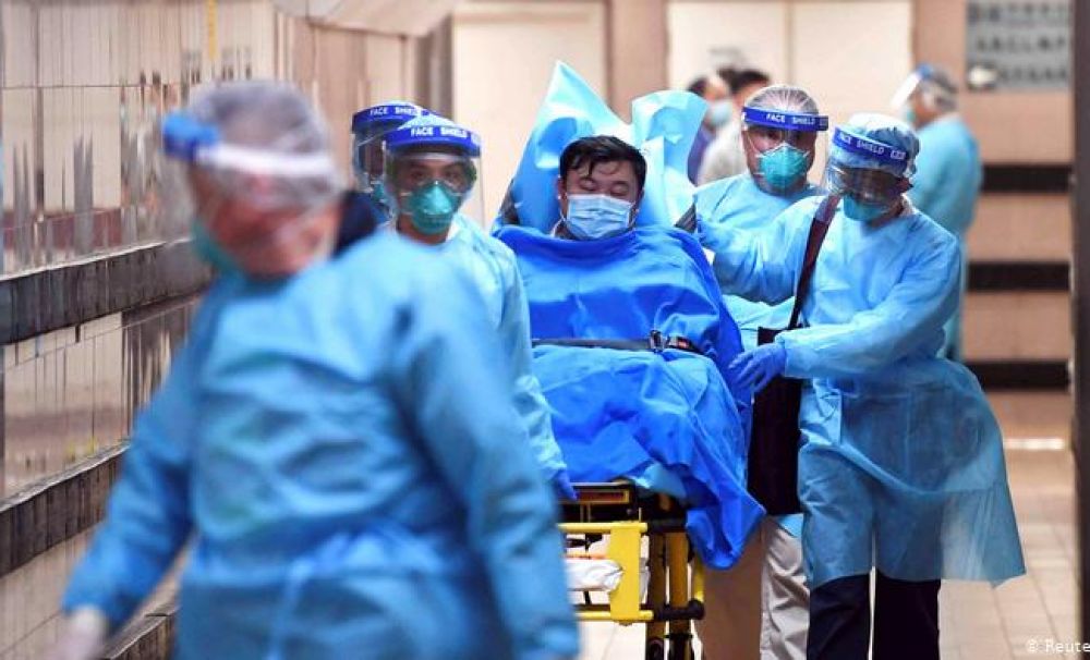 Şansa populaţiei de a scăpa de coronavirus depinde, în mare parte, de sănătatea medicilor