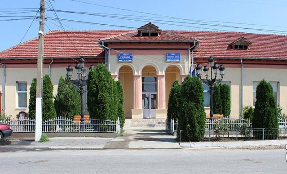 Scandal în Consiliul Local Coteana-Olt. Secretara, înjurată şi îmbrâncită de fostul administrator public al comunei