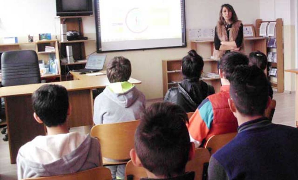 Situaţia şcolilor din Vâlcea!25 de unităţi de învăţământ sunt în scenariul roşu