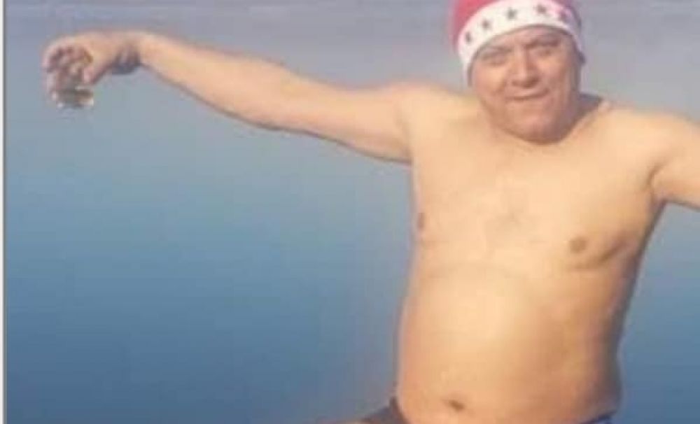 Situaţie inedită la Calafat! Viceprimarul îi cere demisia primarului pentru că este ...păcălici şi se pozează în chiloţi