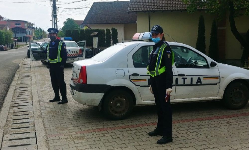 Sute de poliţişti, în stradă, la acţiunile prevenire a virusului COVID 19