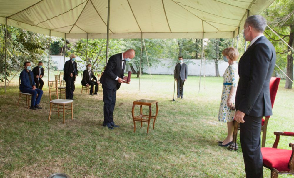 Teatrul Național din Craiova a primit Decorația regală Nihil Sine Deo la Palatul Elisabeta