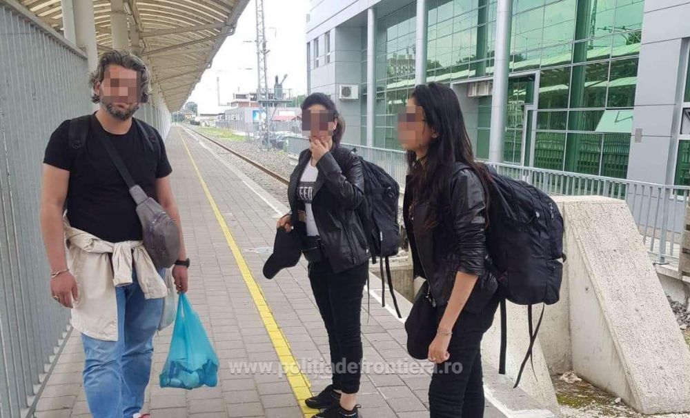 Tineri din Maroc şi Siria, cu cărţi de identitate italiene false, depistaţi la P.T.F. Calafat