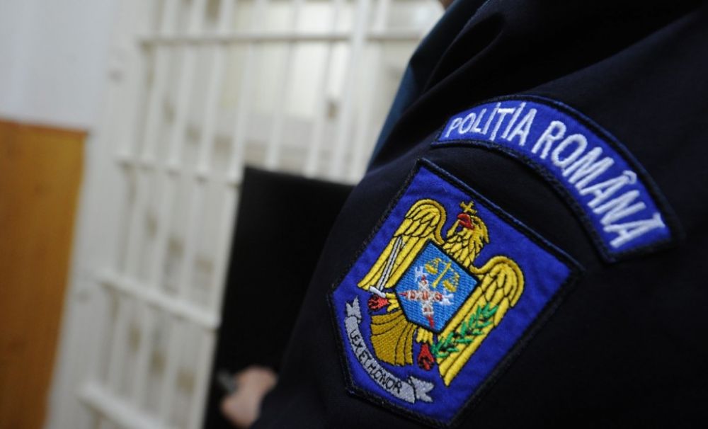 Trei agenţi de poliţie din Mehedinţi trimişi în judecată pentru 22 de fapte penale  