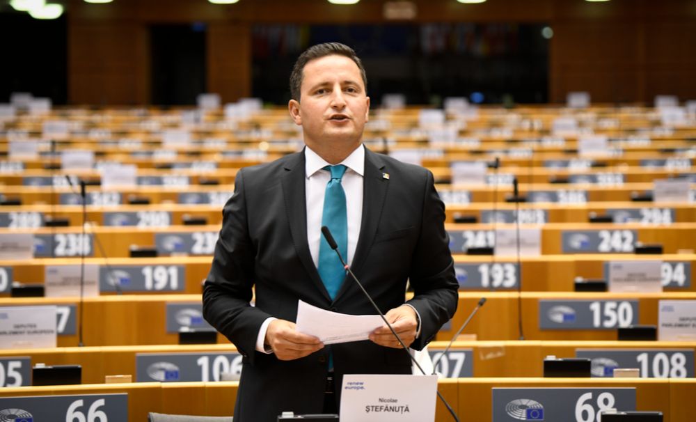 Un europarlamentar USR lansează un atac xenofob la adresa președintelui Iohannis