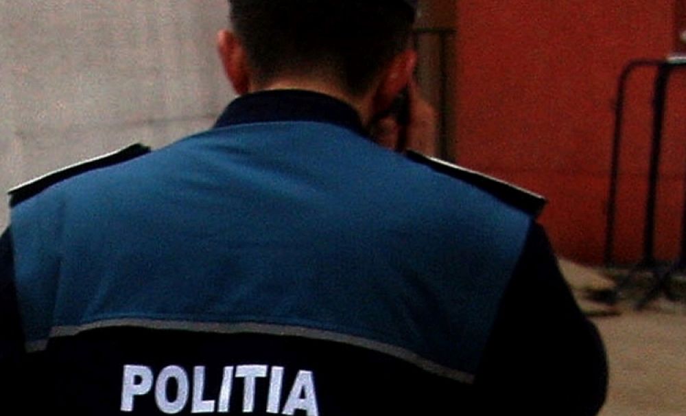 Un poliţist din Olt a fost reţinut după ce a fost prins primind mită 750 de euro