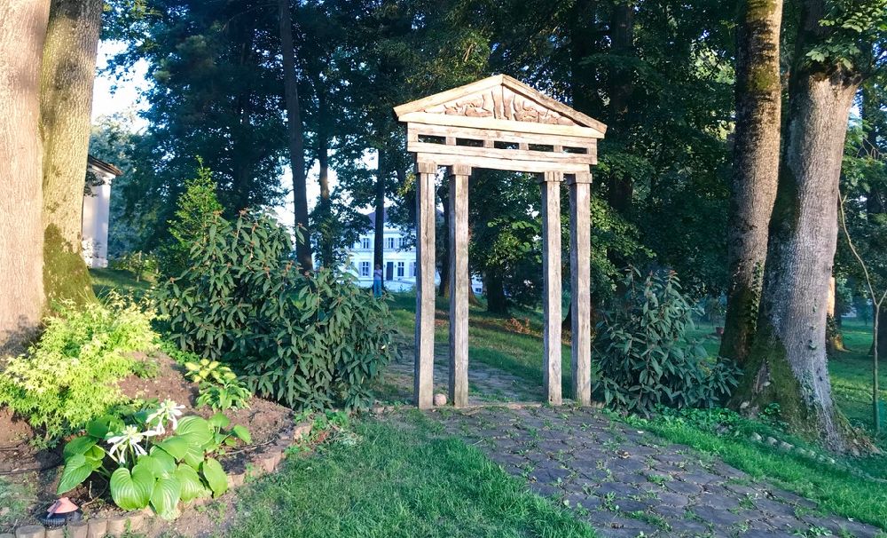 Un spațiu în care istoria și cultura se împletesc miraculos: Parcul Regal de la Săvârșin în august 2019